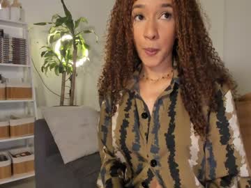 Cam for curlycharm