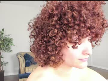 Cam for curlymonicca