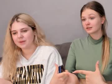 Cam for 2girlss1camm